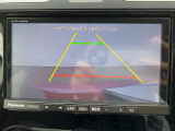 【バックカメラ】駐車時に後方がリアルタイム映像で確認できます。大型商業施設や立体駐車場での駐車時や、夜間のバック時に大活躍!運転スキルに関わらず、今や必須となった装備のひとつです!