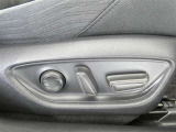 運転席電動シートは、シートポジションを細かく調整できるので長時間の運転もリラックスできますね。