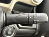 【オートライト(AUTO)】外の明るさをシステムが感知して、自動でヘッドライトが点灯します。ヘッドライトをつけ忘れを防ぐ便利機能です。