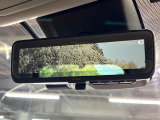 【デジタルインナーミラー】後席の大きな荷物や同乗者で後方が確認しづらい時でも安心!カメラが撮影した車両後方の映像をルームミラー内に表示。クリアな視界で状況の確認が可能です!