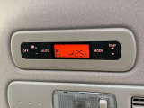 【リアオートエアコン】広い後部座席には必須の機能!風量や温度を自動で調整し前席と同様な車内環境にしてくれるリアオートエアコンを装備。夏の暑さも冬の寒さもストレスなく快適にお過ごしいただけます♪