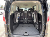 後席を格納すると、これだけの広さが!シーンに合わせたシートアレンジで、大きな荷物も積むことが出来ます♪