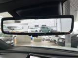 【デジタルインナーミラー】後席の大きな荷物や同乗者で後方が確認しづらい時でも安心!カメラが撮影した車両後方の映像をルームミラー内に表示。クリアな視界で状況の確認が可能です!