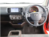 高いホールド性で運転姿勢が安定します。長距離ドライブでも疲れにくいのが魅力です。快適なドライビングライフをお送りください♪