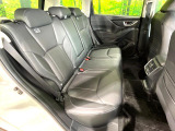 後部座席も気になるようなキズ・汚れやへたり等、大きなダメージはなく、良好な状態です。