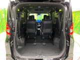 普段のお買い物や通勤、送迎等に十分な荷室スペースを確保しております。セカンドシートを倒すと、大きな荷物の積載も可能です♪