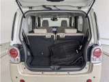 とても広々、大きな開口部の荷室スペースですね。 開口部広々だから、大きな荷物も楽々収納出来ちゃいますね。 荷物スペースは広いほうがいいですよね。