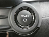 【プッシュスタート】スマートキーを携帯して、ブレーキを踏みながらスタートスイッチを押すだけでエンジンがかけられます。