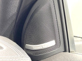 ●harman/kardonサウンドシステム:オーディオ専門メーカーが手掛けるプレミアムスピーカーを装備。多数のスピーカーから、音の粒立ちまで分かる高品質な音楽をお楽しみいただけます。