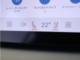フロント・シートヒーターに加え、ステアリングホイール・ヒーターも装備。厳寒の地、北欧スウェーデン発祥のブランドならではのアイテムです。
