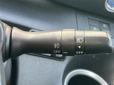 【オートライト(AUTO)】外の明るさをシステムが感知して、自動でヘッドライトが点灯します。ヘッドライトをつけ忘れを防ぐ便利機能です。