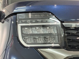 LEDヘッドライトは、点灯の瞬間から最大光量を発揮し、突然暗くなるトンネルなどでの安定感を高めます。
