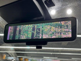 【インテリジェントルームミラー】後席の大きな荷物や同乗者で後方が確認しづらい時でも安心!カメラが撮影した車両後方の映像をルームミラー内に表示。クリアな視界で状況の確認が可能です!