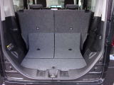 日常の使用に十分な広さの荷室です♪簡単な操作でシートアレンジもできます♪