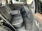 後部座席は6:4の分割式となっております。