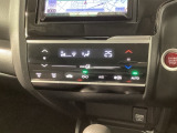 オートエアコン☆室内の温度調節として冷房・暖房が出来るのはもちろんのこと冬場や雨天時の窓の曇り取りとしても活躍します☆