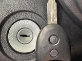 【キーレス】少し離れた場所からでもボタン一つでドアの開錠・施錠ができるのでとっても便利!ドアの鍵穴周りに傷をつけることもありません♪