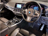 ☆センターパネルを運転席側に僅かに傾けたBMW独特のインパネ☆【駆け抜ける歓び】はここからもスタートしております☆