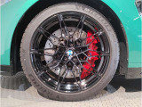 【BMWアロイホイル】軽量かつ強度に拘ったアロイホイル。走行性能ポテンシャルを引き出す設計。車の足元を引き締めてくれる大きなポイントはアロイホイルです。