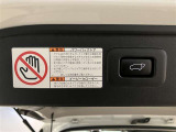 後ろが狭くてもサッと積める。途中で止められる安心のバックドア。後ろの駐車スペースが狭い時に重宝しますよ♪