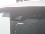 サポカーSとは、衝突被害軽減ブレーキに加えて、高齢者に多いと言われている踏み間違い事故防止をサポートする機能です。詳しくは販売店スタッフまでおたずねください。