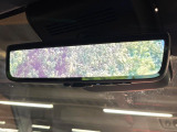 【デジタルインナーミラー】後席の大きな荷物や同乗者で後方が確認しづらい時でも安心!カメラが撮影した車両後方の映像をルームミラー内に表示。クリアな視界で状況の確認が可能です!