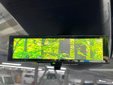 【インテリジェントルームミラー】後席の大きな荷物や同乗者で後方が確認しづらい時でも安心!カメラが撮影した車両後方の映像をルームミラー内に表示。クリアな視界で状況の確認が可能です!