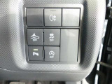 クリアランスソナー付き。ピッピッピとブザーでお知らせ!曲がり角や壁際に駐車する時に便利ですね♪