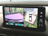 【マルチビューカメラシステム】専用のカメラにより、上から見下ろしたような視点で360度クルマの周囲を確認することができます☆死角部分も確認しやすく、狭い場所での切り返しや駐車もスムーズに行えます。
