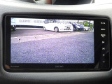 バックカメラ付です。後退時に後方を確認しやすくなっております!!