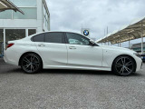 ★BMWエマージェンシーサービス:24時間、様々なトラブルの応急処置のアドバイス、出張修理やレッカー手配、お客様の交通手段やホテルの確保、そして場合によっては、その費用までをも負担するというサービスで