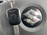 【キーレス】少し離れた場所からでもボタン一つでドアの開錠・施錠ができるのでとっても便利!ドアの鍵穴周りに傷をつけることもありません♪