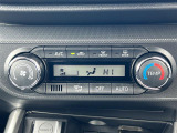 【 オートエアコン 】車内温度を感知して自動で温度調整をしてくれるのでいつでも快適な車内空間を創り上げます。