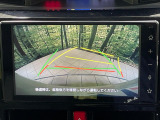 【バックカメラ】駐車時に後方がリアルタイム映像で確認できます。大型商業施設や立体駐車場での駐車時や、夜間のバック時に大活躍!運転スキルに関わらず、今や必須となった装備のひとつです!