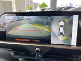 【パノラミックビューモニター】専用のカメラにより、上から見下ろしたような視点で360度クルマの周囲を確認することができます☆死角部分も確認しやすく、狭い場所での切り返しや駐車もスムーズに行えます。