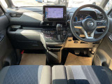 ◆◆◆運転席まわりはこのように機能的にまとまっています。足元が広くて、開放的ですよ!ぜひお座りください。
