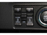 両側電動スライドドアはドアの直接操作以外にも運転席からのスイッチ操作やリモコン操作でも開閉が可能!狭い駐車場などでもドアの開閉が楽々・安心ですね!