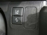 【衝突回避被害軽減装置・車線逸脱警報装置】のセットスイッチです。安全装備搭載でドライバーの安全をサポートします。