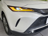 【LEDヘッドライト】悪天候や夜間走行時も良好な視界を確保し安心して運転できる高輝度LEDヘッドライトを装備!点灯速度が早く、消費電力も抑えられています。