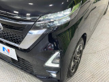 【LEDヘッドライト】悪天候や夜間走行時も良好な視界を確保し安心して運転できる高輝度LEDヘッドライトを装備!点灯速度が早く、消費電力も抑えられています。
