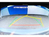 バックギアに入れるとバックカメラの映像がナビに映ります。障害物までの距離もわかりやすいです。
