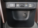 【シートヒーター】寒い日の運転など冷えやすい脚部を快適に温めてくれる。嬉しい機能♪