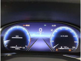 とっても見やすいメーターです。夜間時はラグジュアリーな気分にさせてくれる照明が魅力ですので、夜のドライブも楽しみになりますよ♪