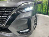 【LEDヘッドライト】悪天候や夜間走行時も良好な視界を確保し安心して運転できる高輝度LEDヘッドライトを装備!点灯速度が早く、消費電力も抑えられています。