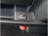 シートを取り外し徹底洗浄します。室内も隅々まで綺麗にしています。車両検査証明書つき。なんといっても走行距離の制限なし。ロングラン保証!!!購入ごも安心してお乗りしていただけると思います。