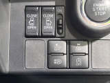 【両側パワースライドドア】スマートキーや運転席のスイッチで後席両側スライドドアの開閉が可能♪電動だから力を入れてドアを開ける必要が無く、小さなお子様でも簡単に開け閉めでき快適です♪