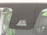 【インテリジェントエマージェンシーブレーキ】フロントカメラで前方の車両や歩行者を検知。衝突しそうな時は衝突被害軽減ブレーキが作動、衝突回避をサポート。より安全にドライブをお楽しみいただけます。