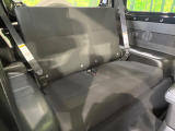 後部座席も気になるようなキズ・汚れやへたり等、大きなダメージはなく、良好な状態です。