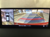 狭い場所での駐車やすれ違いなどでより的確な運転操作に役立つ360&deg;ビューモニターが装備されています。