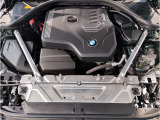 【BMWエンジン】革新的なガソリン・エンジン・テクノロジーによる高性能かつ高効率。レスポンスの良いパワーを発揮。常にスムーズな吸気を実現しアクセル開度にダイレクトに反応しドライビングを楽しく演出。
